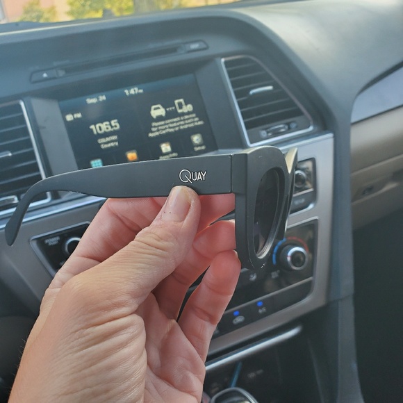 Quay sunglasses - Picture 2 of 3